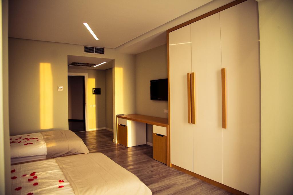 Hotel Bologna Vlore Exterior photo